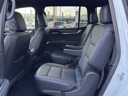 Used 2024 GMC Acadia Elevation image 19