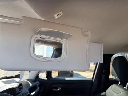 Used 2023 Jeep Renegade Latitude image 30