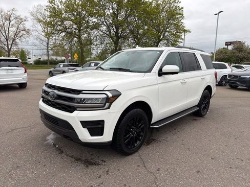 Used 2023 Ford Expedition XLT AWD/4WD image 1
