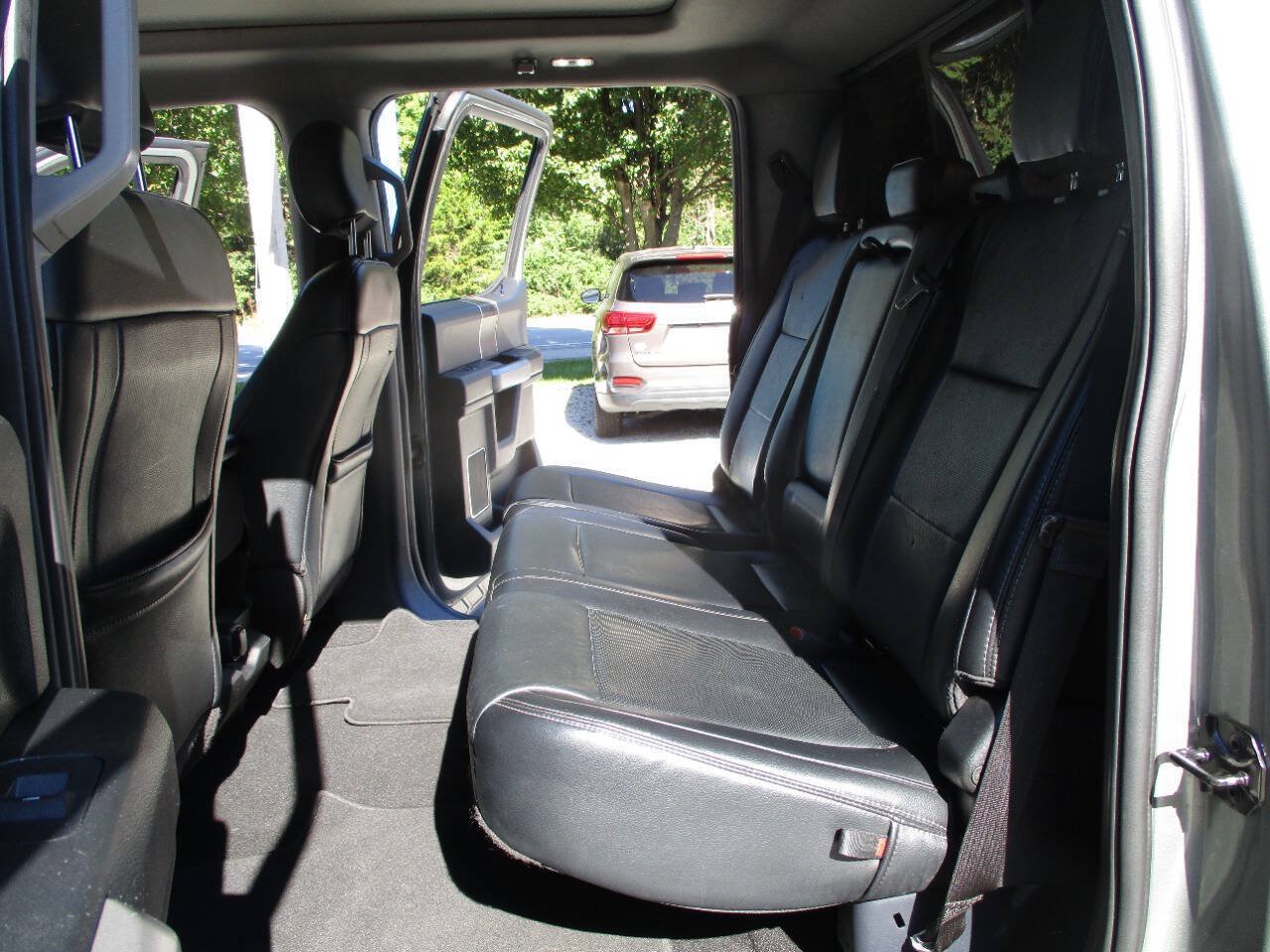 Used 2019 Ford F350 Lariat w/ Camper Package AWD/4WD image 38