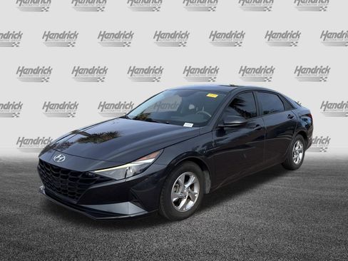 Used 2021 Hyundai Elantra SE image 5