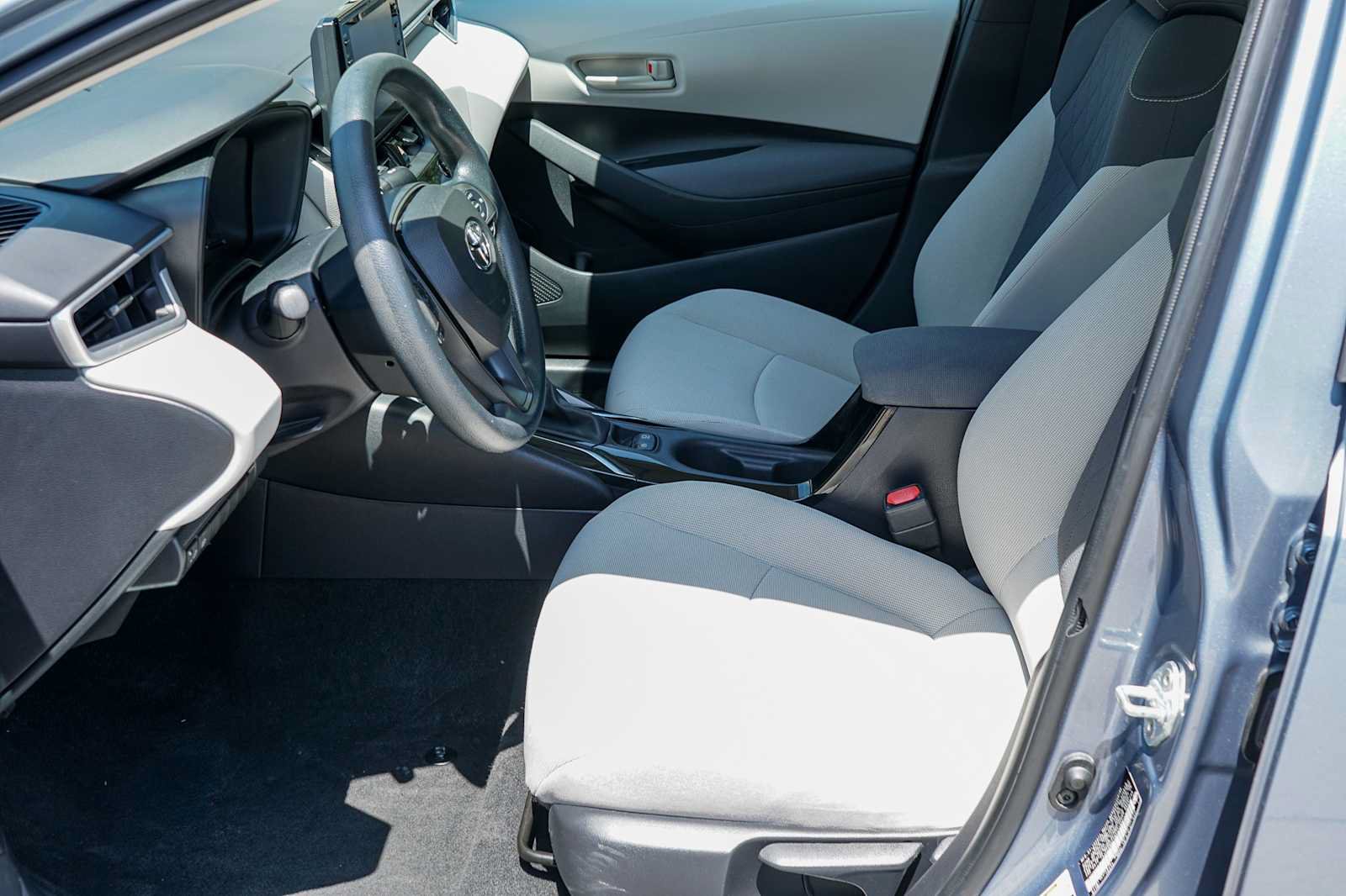 Used 2022 Toyota Corolla LE FWD image 8