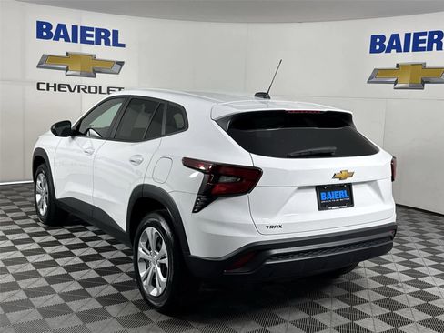 Used 2024 Chevrolet Trax LS image 3