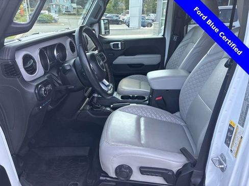 Used 2022 Jeep Wrangler Unlimited Sahara image 8