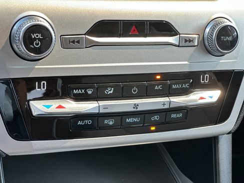 Certified 2021 Ford Explorer 2WD image 21