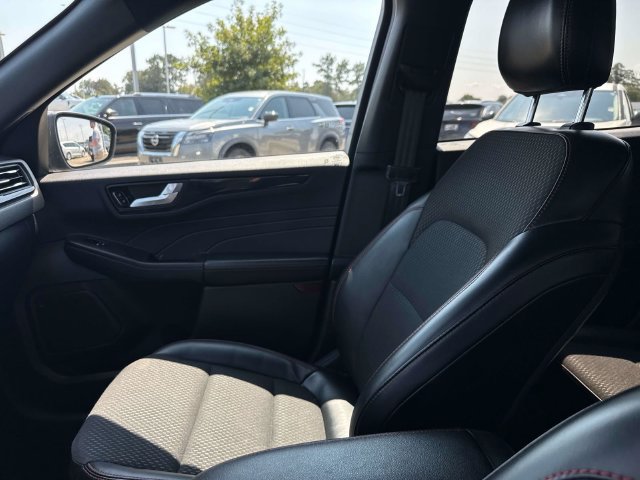 Used 2025 Ford Escape ST-Line FWD image 22