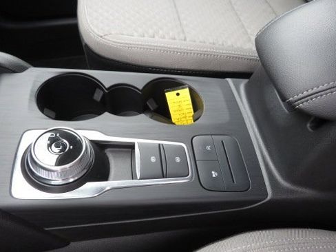 Certified 2022 Ford Escape SE w/ Cold Weather Package image 17