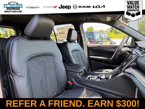Certified 2025 Jeep Grand Cherokee Altitude AWD/4WD image 32