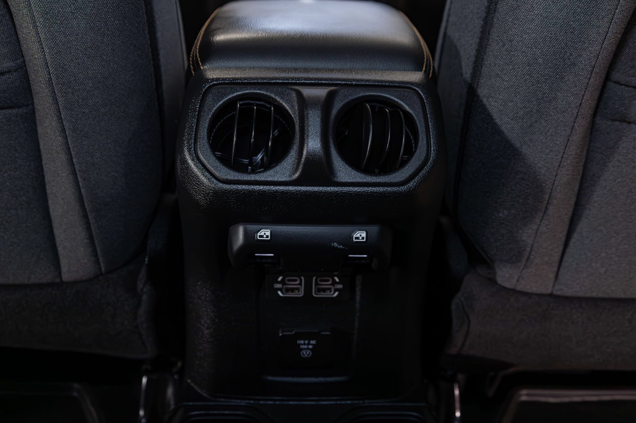 Used 2024 Jeep Wrangler Unlimited Sahara w/ Technology Group AWD/4WD image 22