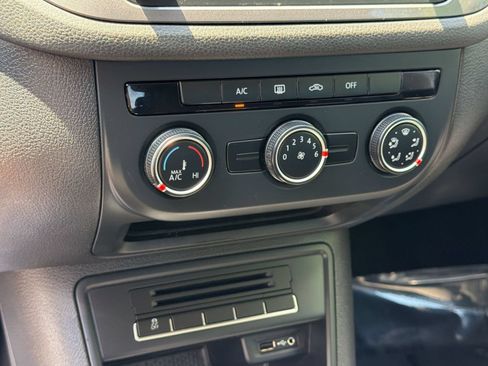 Used 2017 Volkswagen Tiguan S FWD image 17