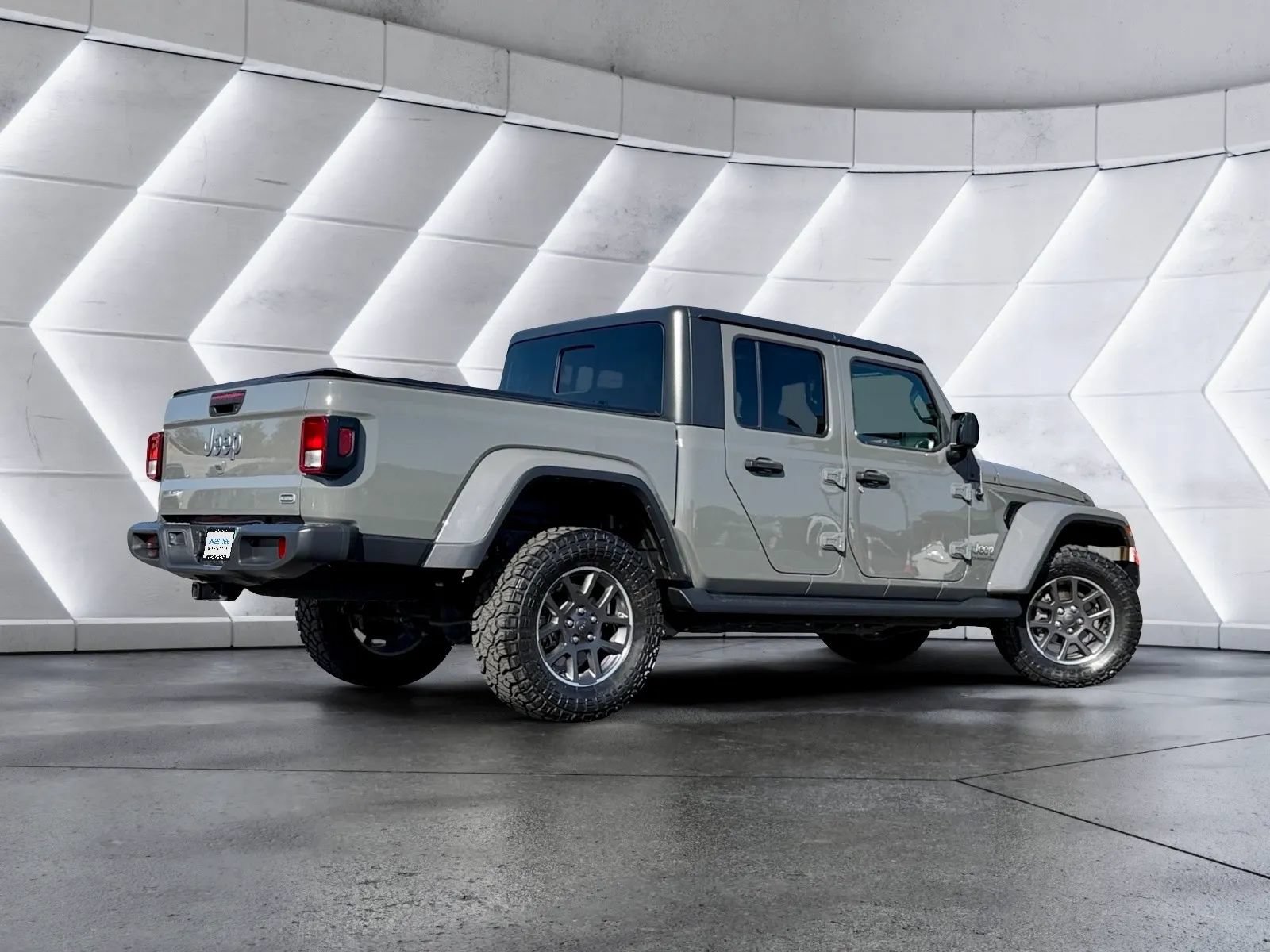 Used 2020 Jeep Gladiator Overland AWD/4WD image 8