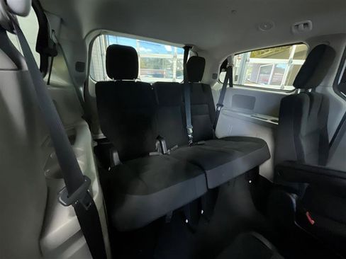 Used 2019 Dodge Grand Caravan SE w/ UConnect Hands-Free Group image 20