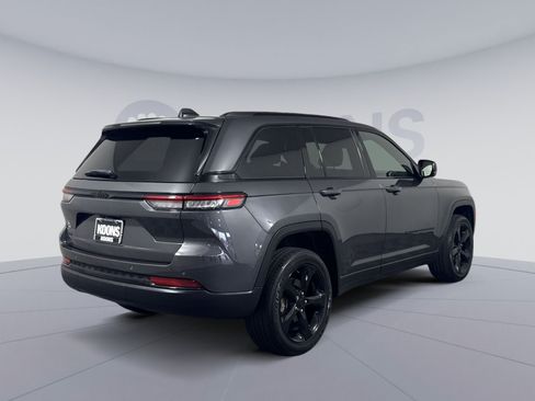 Used 2023 Jeep Grand Cherokee Altitude AWD/4WD image 7
