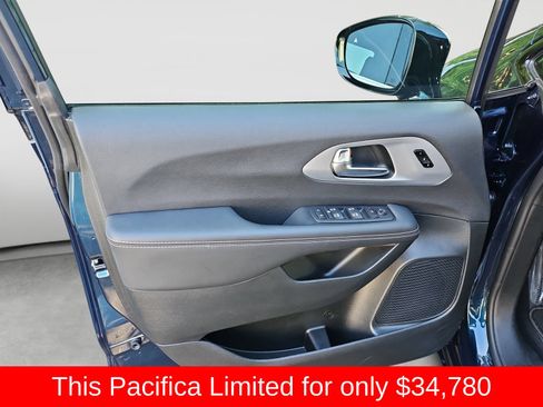 Used 2025 Chrysler Pacifica Limited FWD image 34