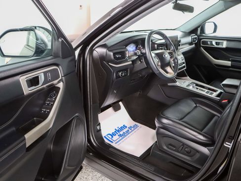 Used 2023 Ford Explorer XLT w/ Equipment Group 202A image 3
