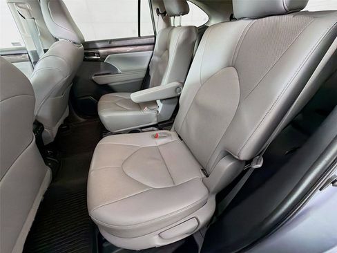 Used 2023 Toyota Highlander Limited AWD/4WD image 22