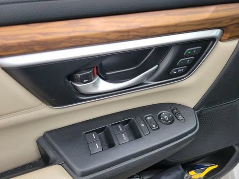 Used 2018 Honda CR-V Touring image 11