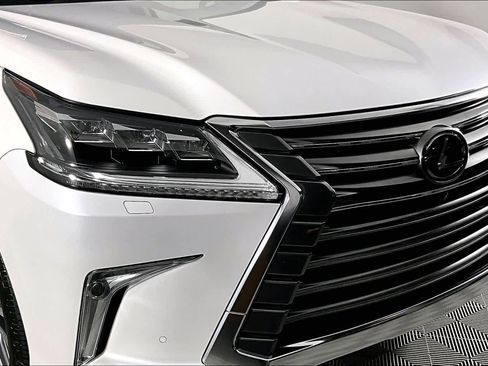 Used 2020 Lexus LX 570 4WD w/ Luxury Package image 27