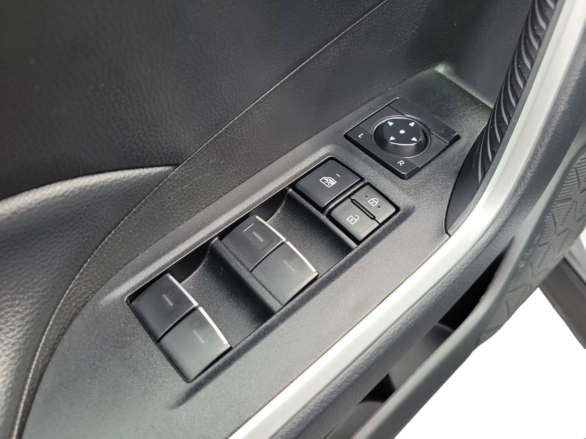 Used 2025 Toyota RAV4 XLE FWD image 9