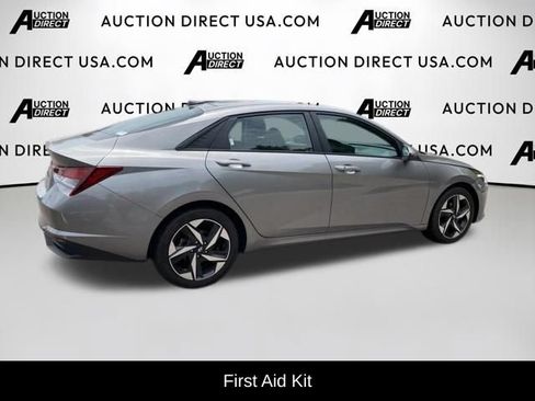 Used 2023 Hyundai Elantra SEL w/ Convenience Package FWD image 9