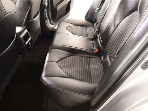 Used 2022 Toyota Camry SE FWD image 11