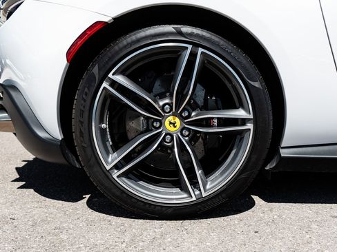Used 2024 Ferrari Roma Spider RWD image 15
