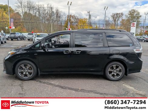 Certified 2019 Toyota Sienna SE w/ SE Preferred Package image 6