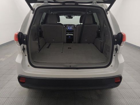 Used 2019 Toyota Highlander XLE FWD image 29