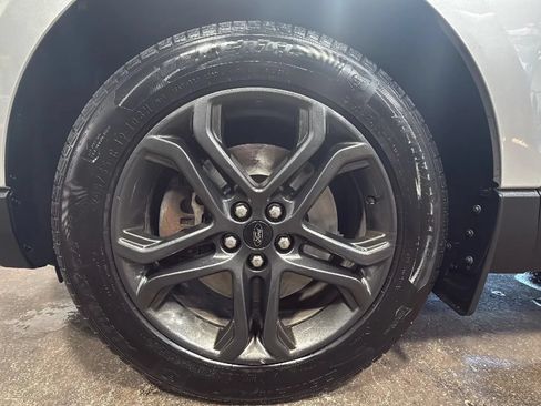 Used 2018 Ford Edge SEL w/ Equipment Group 201A AWD/4WD image 8