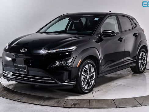 Used 2023 Hyundai Kona SE FWD image 2