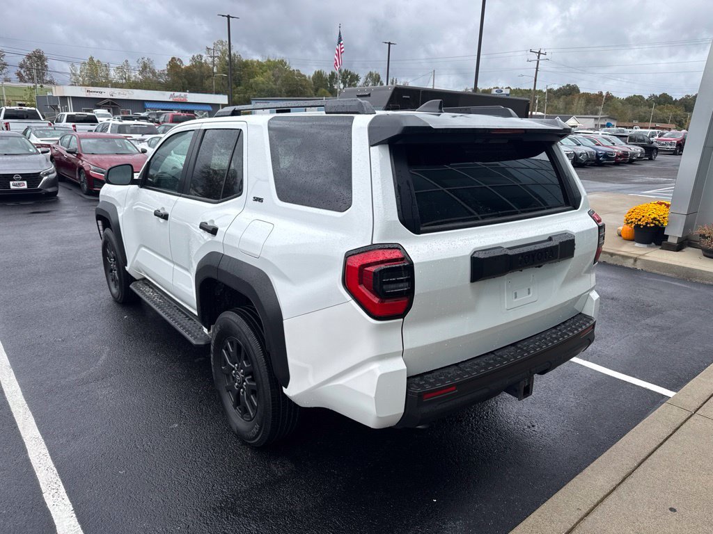 Used 2025 Toyota 4Runner SR5 AWD/4WD image 4