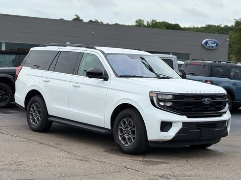 Used 2025 Ford Expedition Active AWD/4WD image 32