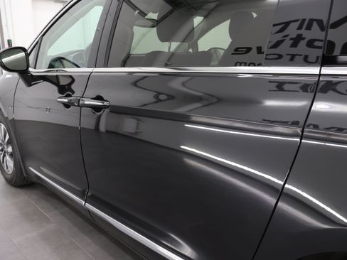 Used 2020 Chrysler Pacifica Touring-L Plus FWD image 31