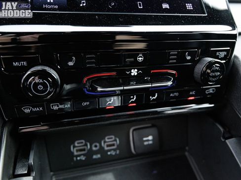 Used 2024 Jeep Grand Cherokee Altitude image 31