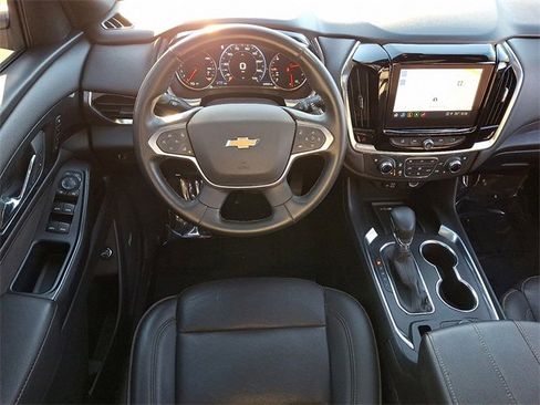 Used 2023 Chevrolet Traverse High Country image 11
