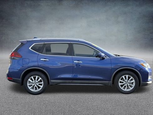 Used 2018 Nissan Rogue SV w/ Premium Package image 2