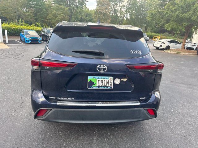 Used 2024 Toyota Highlander XLE FWD image 5