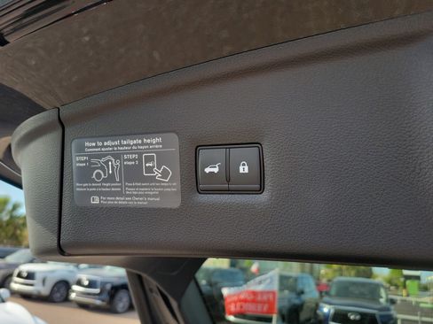 Used 2025 INFINITI QX55 Essential w/ Accent Package image 32