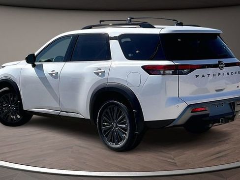New 2026 Nissan Pathfinder SL image 3