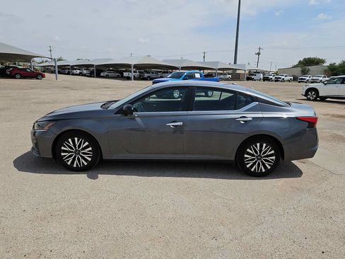 Used 2024 Nissan Altima 2.5 SV FWD image 5