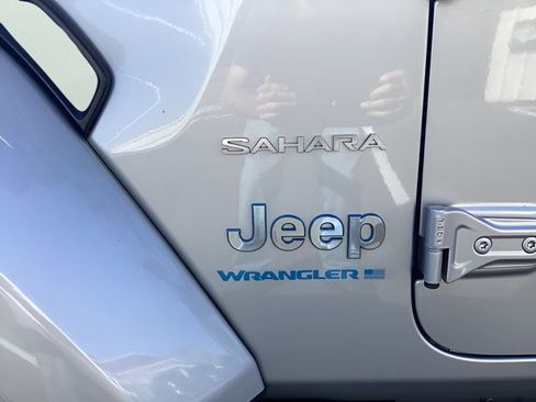 Used 2024 Jeep Wrangler Unlimited Sahara AWD/4WD image 29
