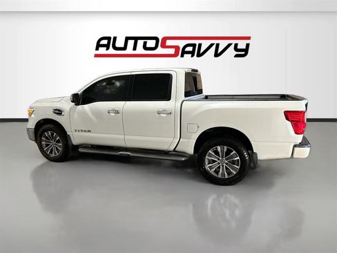 Used 2017 Nissan Titan SL image 4