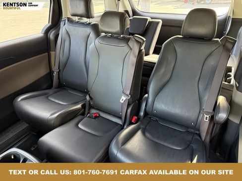 Used 2025 Kia Carnival image 32