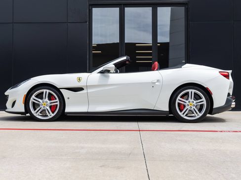 Used 2020 Ferrari Portofino RWD image 12