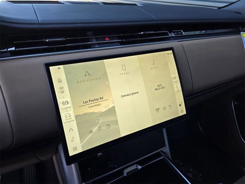 New 2025 Land Rover Range Rover Long Wheelbase SE image 11