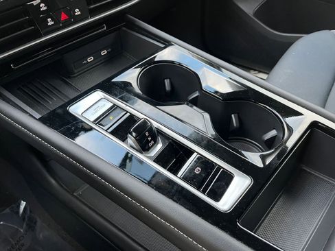 Used 2025 Volkswagen Atlas SE image 41