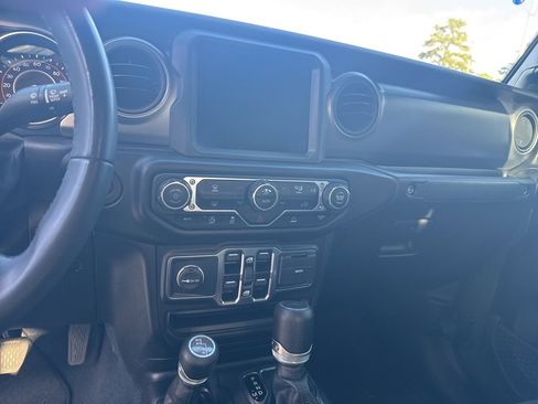 Used 2023 Jeep Gladiator Sport image 11