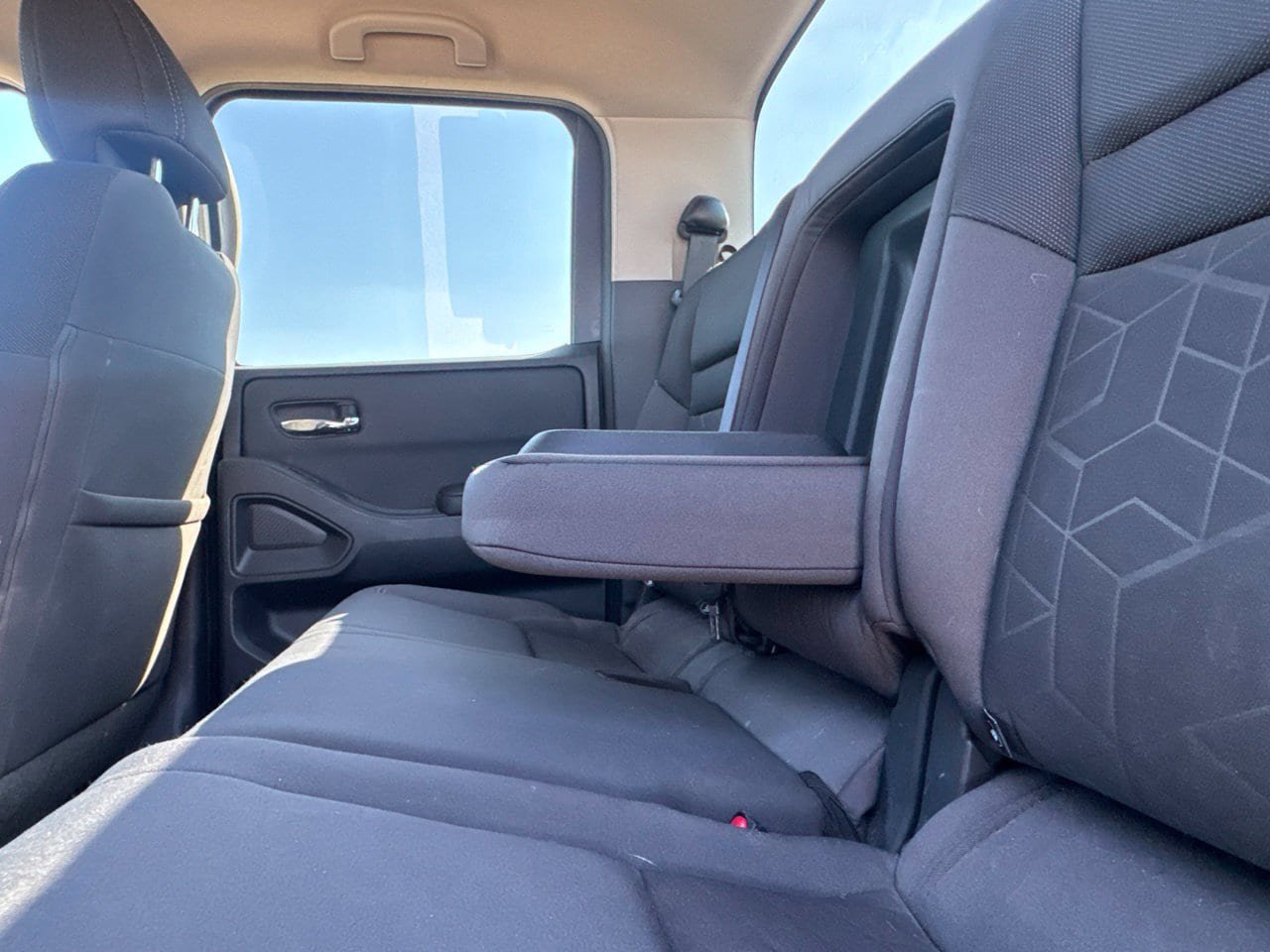 Used 2025 Nissan Frontier SV RWD image 39