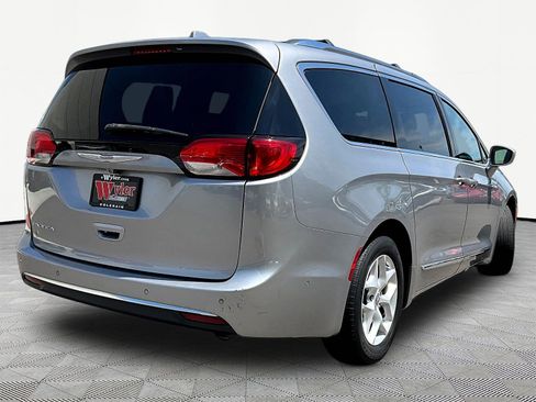 Used 2017 Chrysler Pacifica Touring-L Plus w/ Advanced Safetytec Group FWD image 6