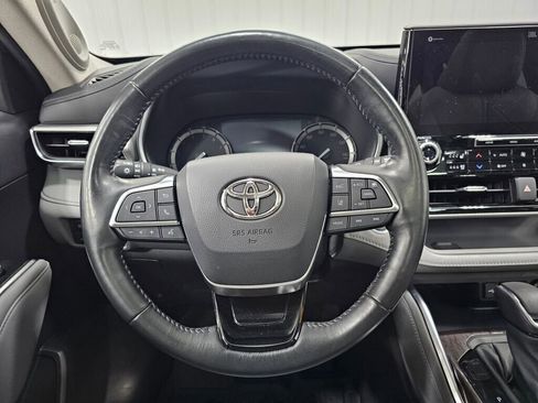 Used 2021 Toyota Highlander Platinum image 18